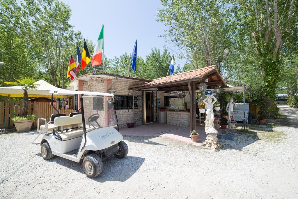 Camping Dei Tigli Торре-дель-Лаго-Пуччини Экстерьер фото